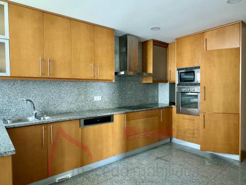 Apartamento T3 com 3 suítes para venda em Tenões, Braga