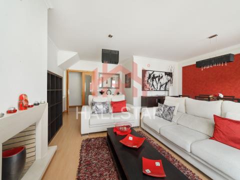Apartamento T3 Duplex / Suite / Cozinha Equipada / Garagem Fechada / Leiria