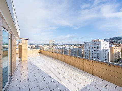 Penthouse T3 +1, equipped with 2 full kitchens, barbecue and terrace with stunning views.