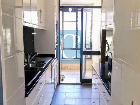 3 bedroom apartment for sale in Foz do Douro