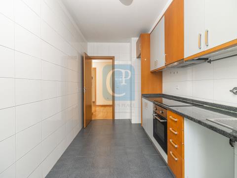 2 bedroom apartment with garage and storage