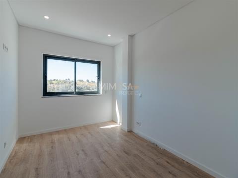 Modern Building in Estômbar: 3 bedroom apartment with green views.