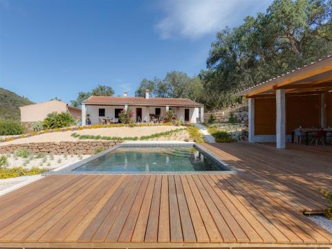 Finca de 2 dormitorios con piscina natural en Monchique