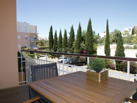 1-Zimmer-Wohnung in Praia da Rocha mit Balkon und Blick ins Grüne