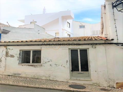 T2 casa a schiera da ristrutturare - a pochi metri dal porto - Alvor - Algarve