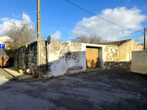 House T4 - To Refurbish - Backyard - Ruined outbuilding - Mexilhoeira Grande - Portimão - Algarve