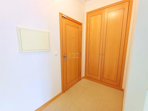 3 bedroom apartment, with parking, in Foz Village!