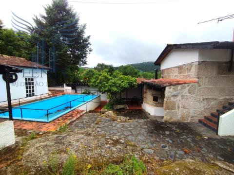 Deux villas avec piscine à Fafe-Arões