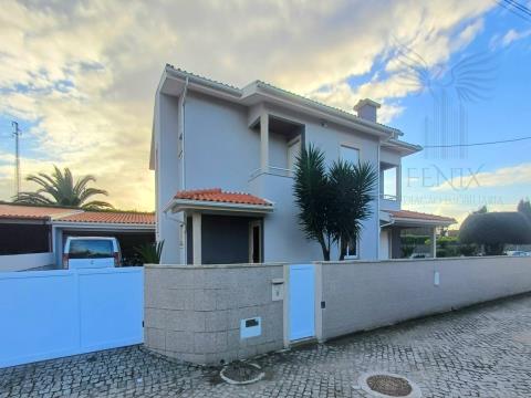 Einfamilienhaus mit 4 Schlafzimmern in Braga- Mire de Tibães!