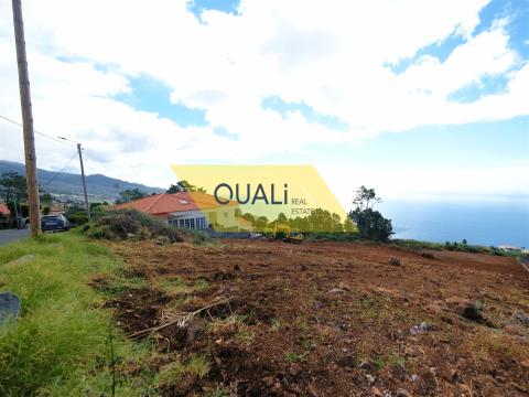 Terreno con Progetto per 4 Case a Prazeres, Isola di Madeira - € 425.000,00