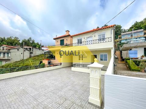 Renovated 3 bedroom house in Estreito de Camara de Lobos - €255,000.00