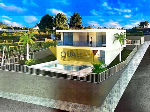 Moderna villa de 3 dormitorios en construcción en Prazeres - €750.000,00