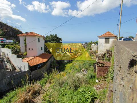 Villa de 2 dormitorios para remodelar en Funchal - Isla de Madeira - € 200.000,00