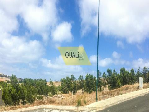 Plot of land with 897.7 square meters in Porto Santo - € 67.000,00
