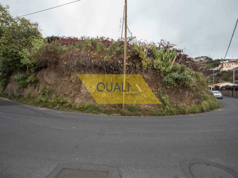 Terreno di 3923m2 situato a Câmara De Lobos - Isola di Madeira -  € 275.000,00