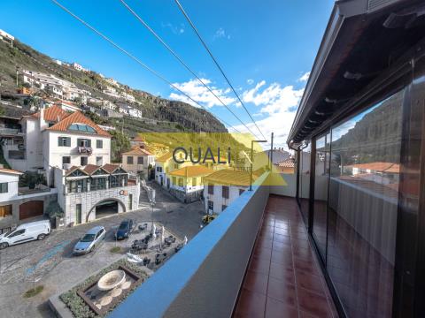 Edificio a 3 piani nella zona commerciale di Ribeira Brava - Isola di Madeira - € 660.000,00
