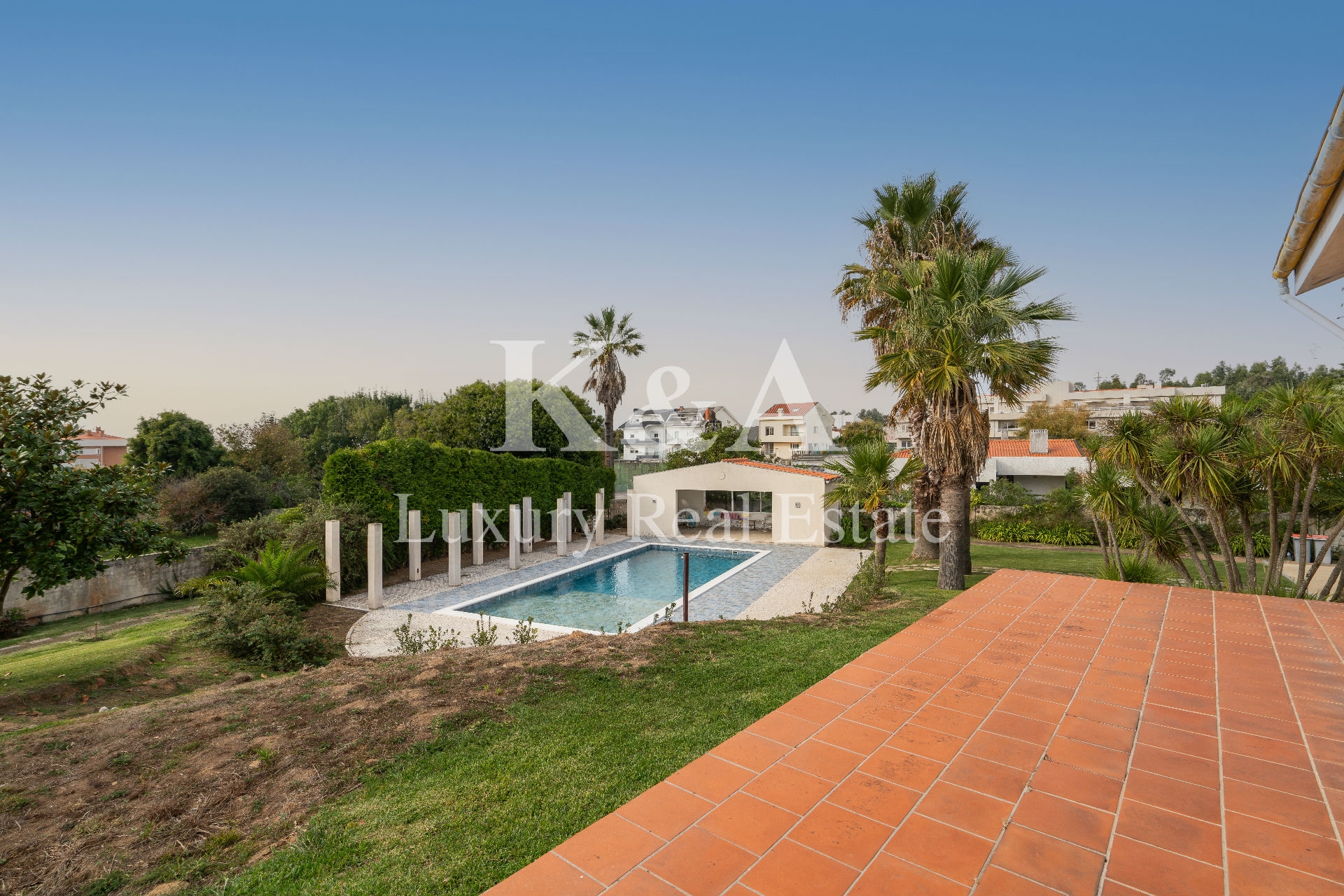 Moradia com piscina em Miramar Kendall & Associados, Luxury Real