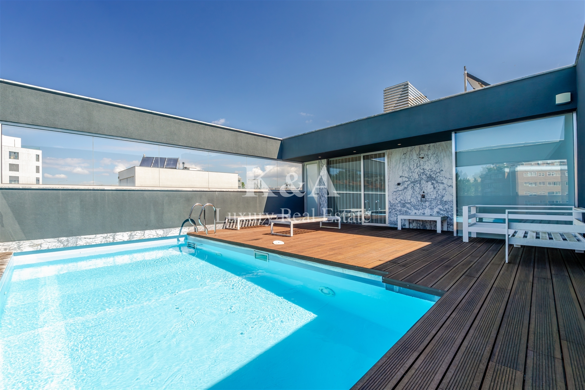 4 bedroom house with pool in Foz