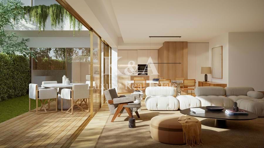 T4 duplex, with private garden.