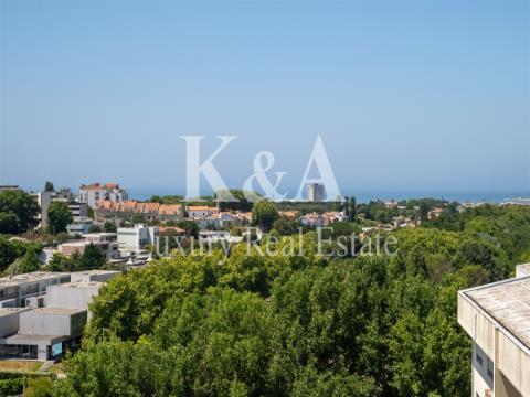 Apartamento T4 com vista mar, junto ao Parque da Cidade.