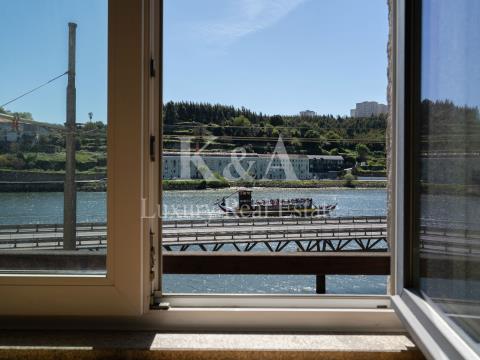 Apartamento com vista privilegiada sobre o rio Douro