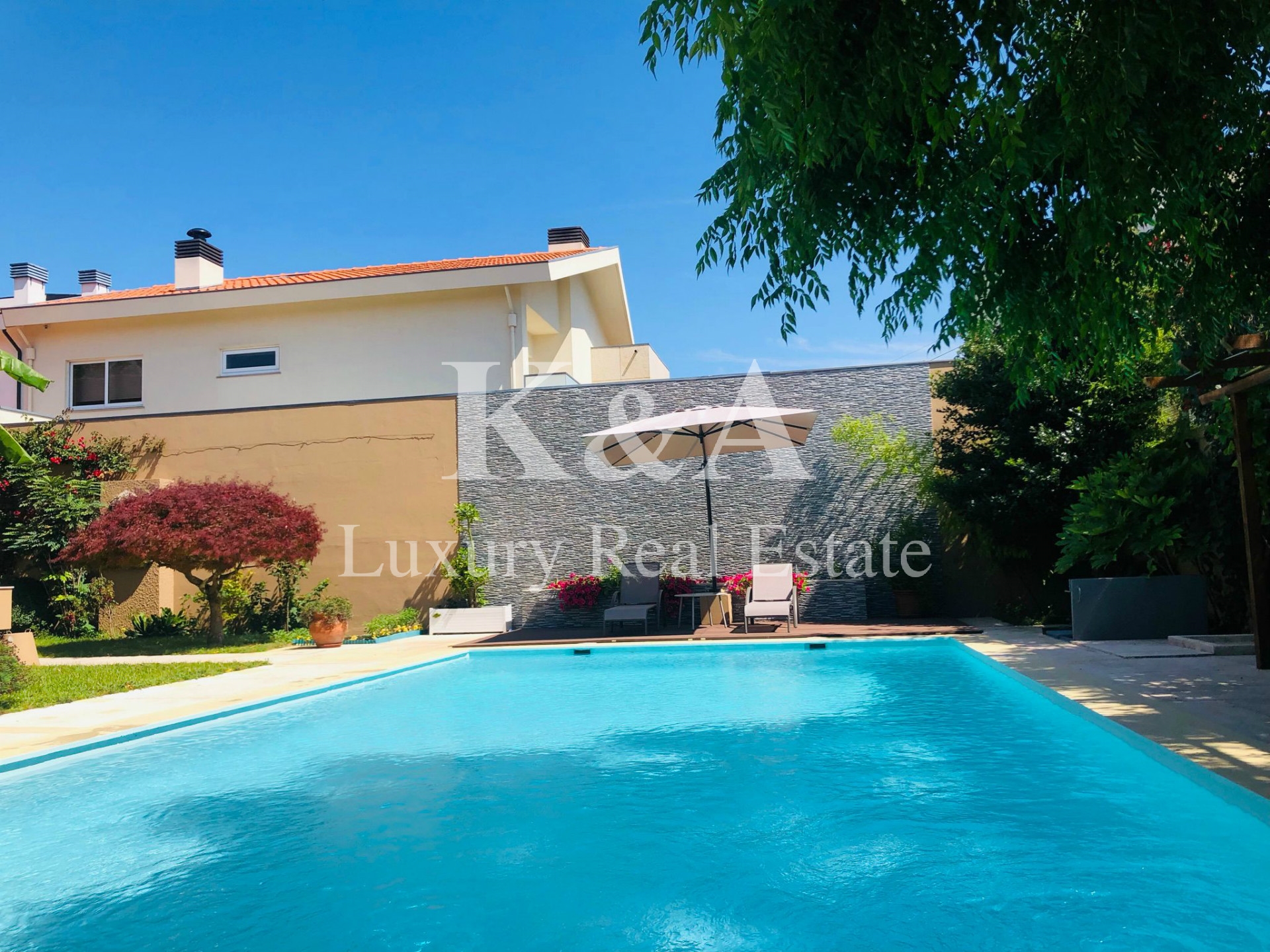 Moradia T4 com jardim e piscina