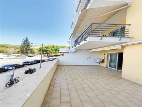 2 bedroom apartment located in the historic center of Albufeira, with garage and outdoor parking.