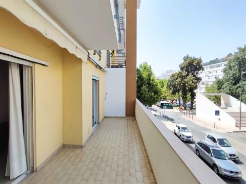 2 bedroom apartment located in the historic center of Albufeira, with garage and outdoor parking.