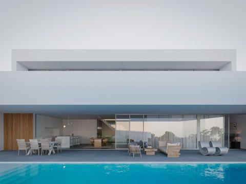 Private Villa V4 + 1 with unobstructed view near Albufeira