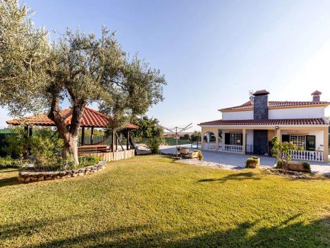 FANTASTIC VILLA FOR SALE WITH POOL AND GARDEN