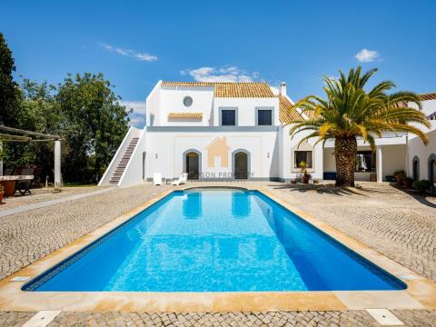 For sale unique villa in Carvoeiro with sea views
