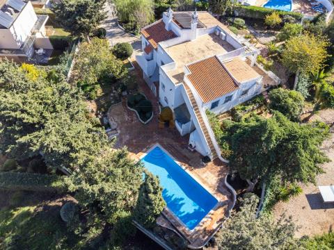 Moradia de 2 quartos com piscina e garagem em Carvoeiro
