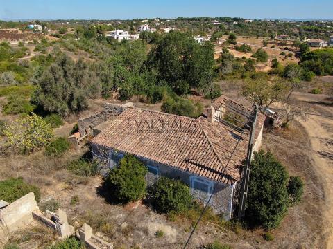 Terrain avec ruine, Caramujeira, Lagoa, Algarve
