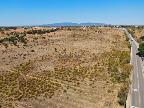 Land in the center of Lagoa (Algarve) with construction feasibility