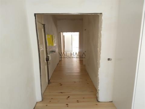 Apartment, two bedrooms (T2), center of Lisbon, undergoing total refurbishment.