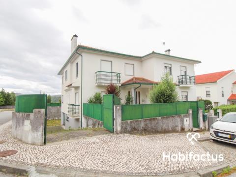 Moradia Geminada T4+1