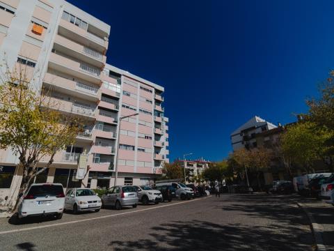 Apartamento T3 / Garagem / Gândara dos Olivais  / Leiria