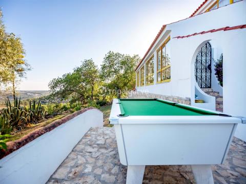Villa de 6 chambres en pleine nature sur 4160m2 de terrain avec piscine à Paderne