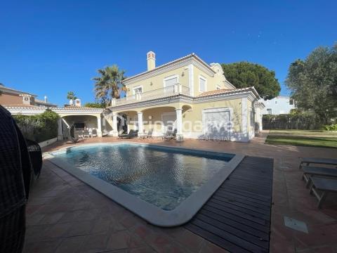 4 bedroom villa with pool and garden in ´The Village´ Quinta do Lago