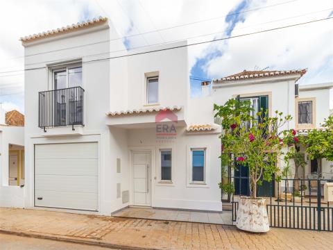 Maison dans village 3 Chambre(s)