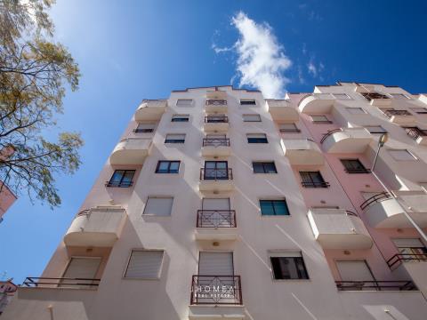 Apartamento T2 na Praça Sara Afonso