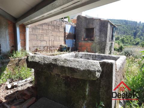 Villa v2 en pierre à récupérer à moins de 10 km de la Serra do Caramulo.