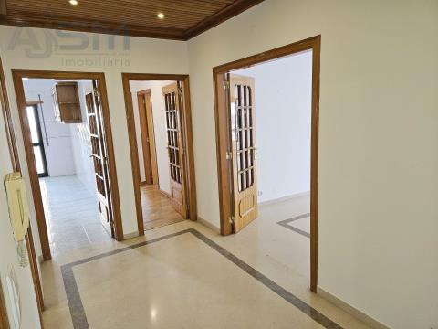 Große 2-Zimmer-Wohnung mit Suite, Balkon und Abstellraum mit hervorragender Ausstattung
