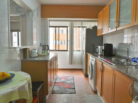 3 bedroom apartment in a building with 2 elevators in a nice urbanization in São Domingos de Rana