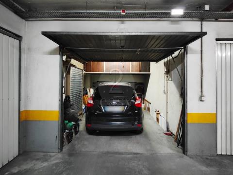 Garagem à Venda em Agualva Cacém