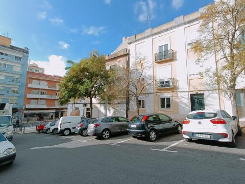 Apartamento T3 para remodelar em Benfica, Lisboa