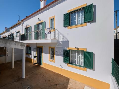 Maison de plain-pied avec sous-sol, 3 chambres, patio, grenier et garage, Santa Cruz, Santiago do Cacém
