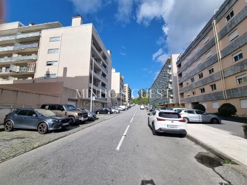 Apartamento T3 c/ Terraço, elevador e Garagem - Costa, Guimarães