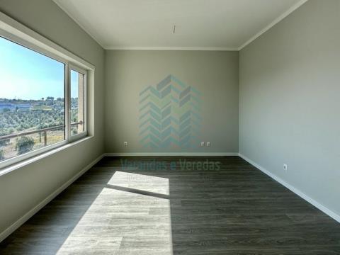 Neue 3-Zimmer-Wohnung in Torres Novas, mit Garage und Balkon