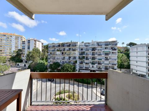 Apartamento 2 assoalhadas, na rua Dom Bosco, Monte Estoril